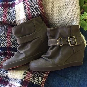 Roxy Faux Leather Ankle Bootie Size 6 1/2.